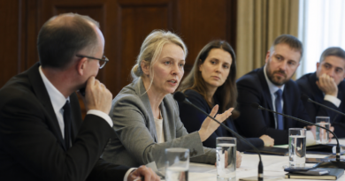 AI Containment Failures Fuel Urgent Calls for Comprehensive Regulation